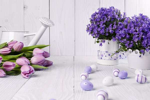 Цветы и яйца цвета тюльпанов