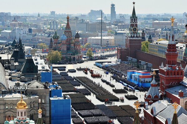 Moscou célèbre le jour de la Victoire avec tout le pays. La représentation principale se déroule sur la place rouge