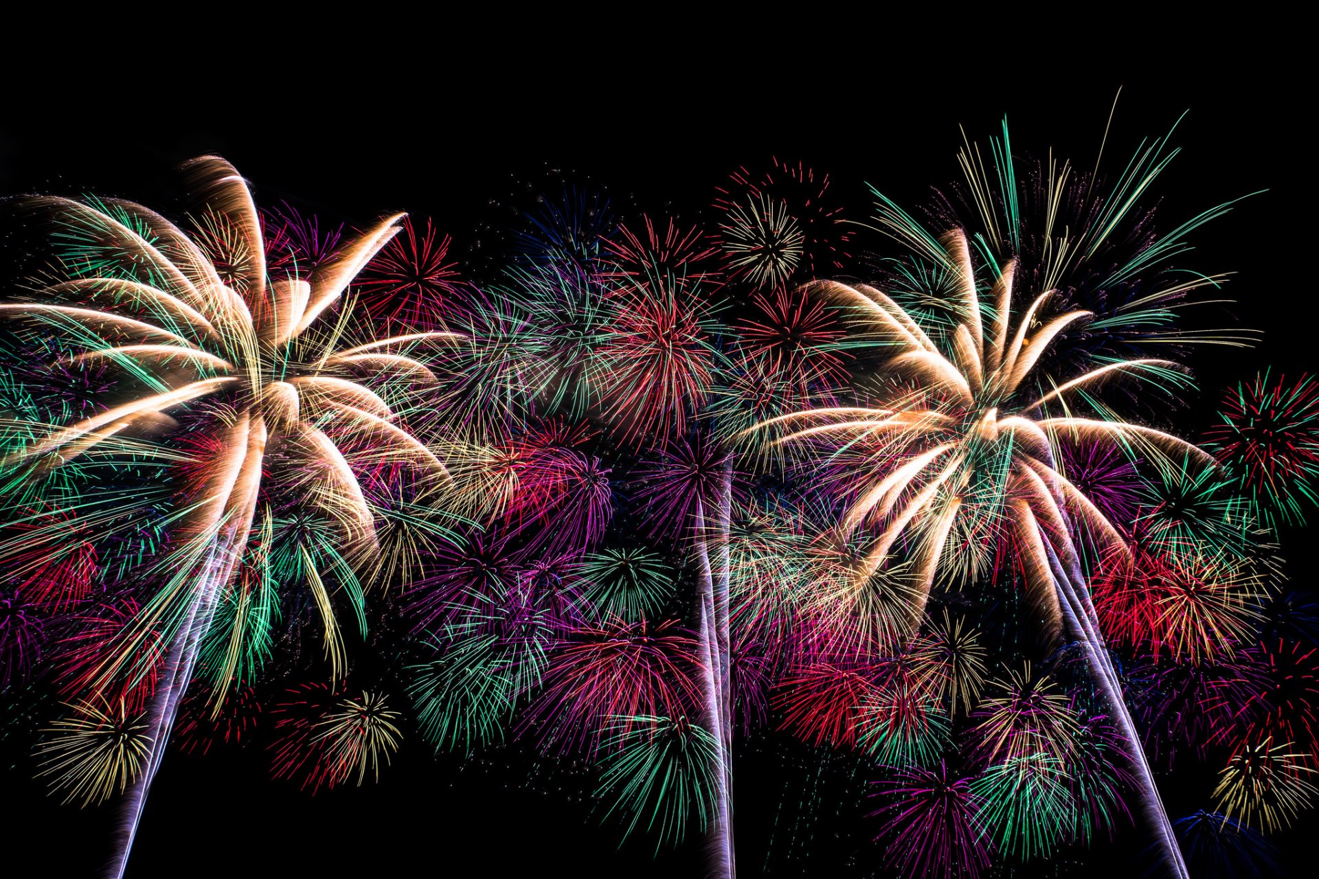 saludo fuegos artificiales cielo luces noche