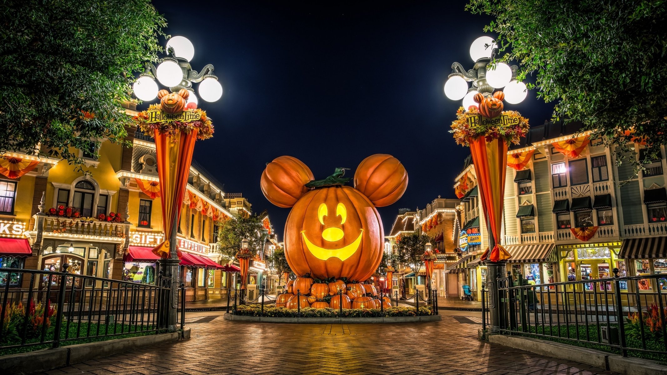 happy halloweens holidays pumkins orange color mice miki for