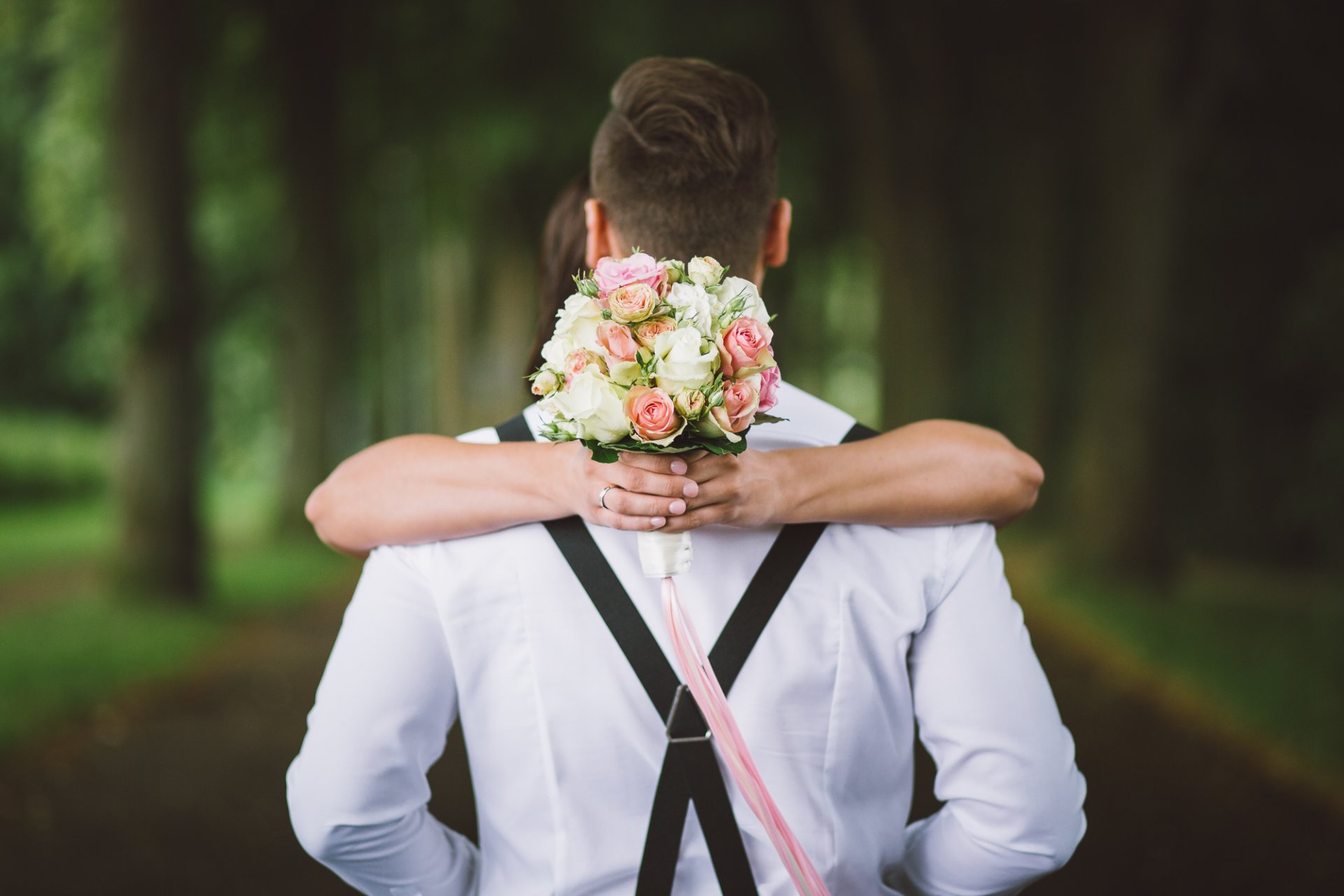 mariage bouquet nuptiale mains