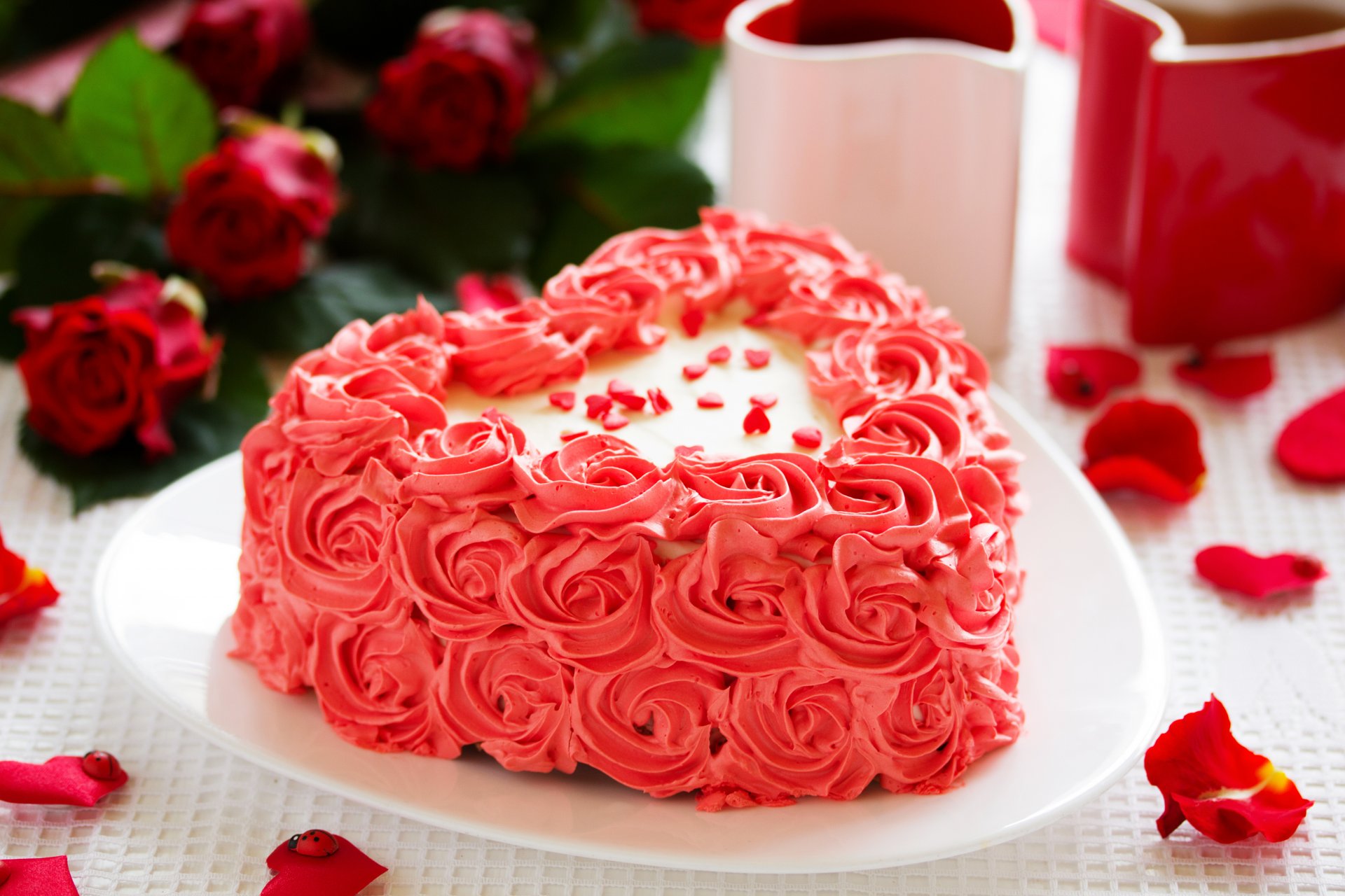 cibo vacanze tazze tè caffè amore fiori bouquet rosa torta crema cibo dolce dessert rose vacanza cuore