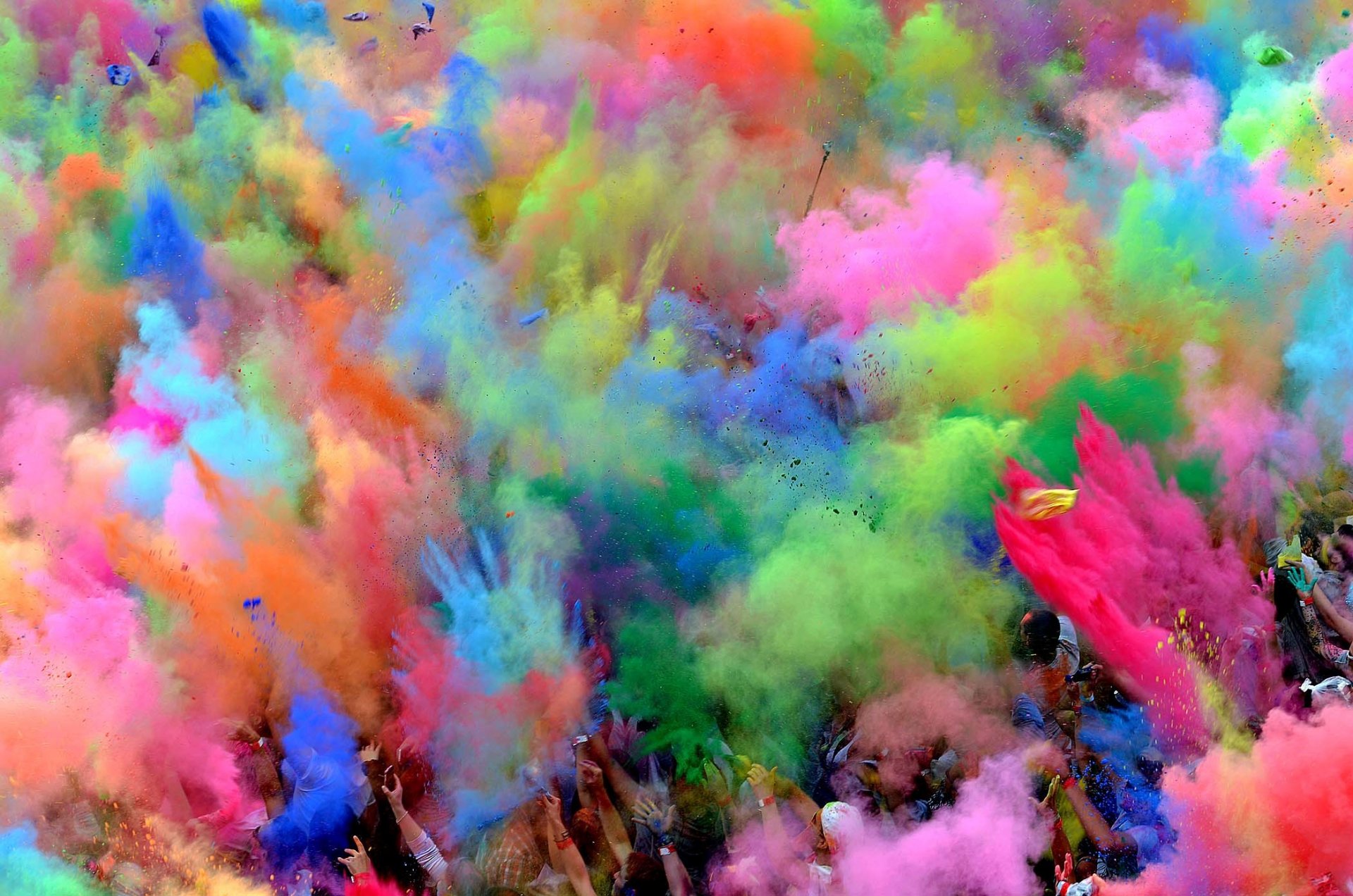 holi festival visage peinture personnes