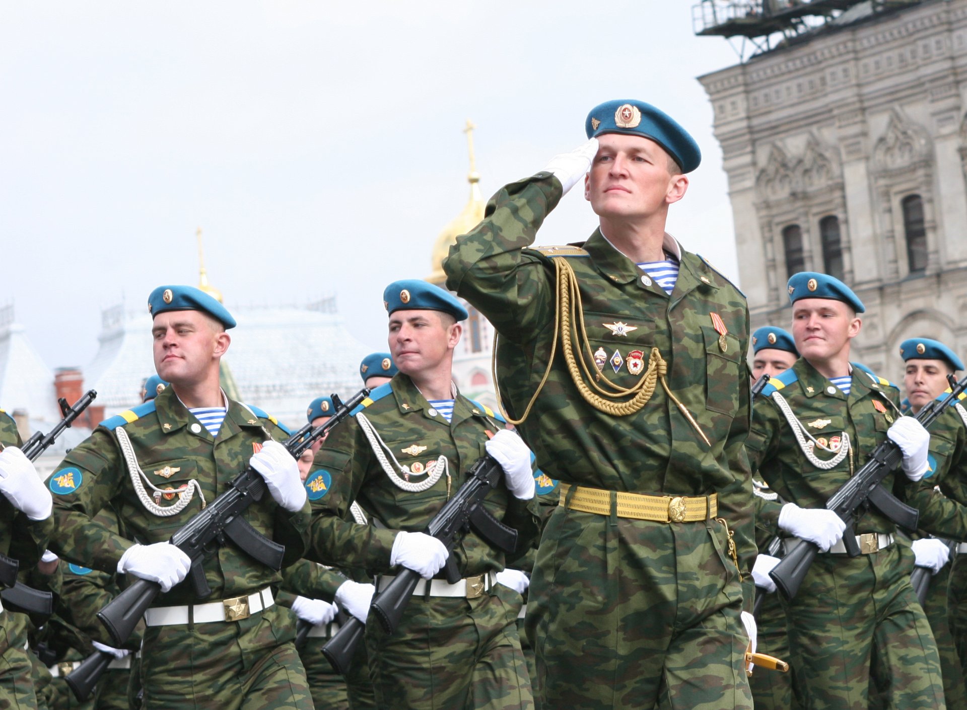 airborne fallschirmjäger soldaten kämpfer elite stolz militär blaue barette airborne day luftlandetruppen russische föderation russland armee ehre