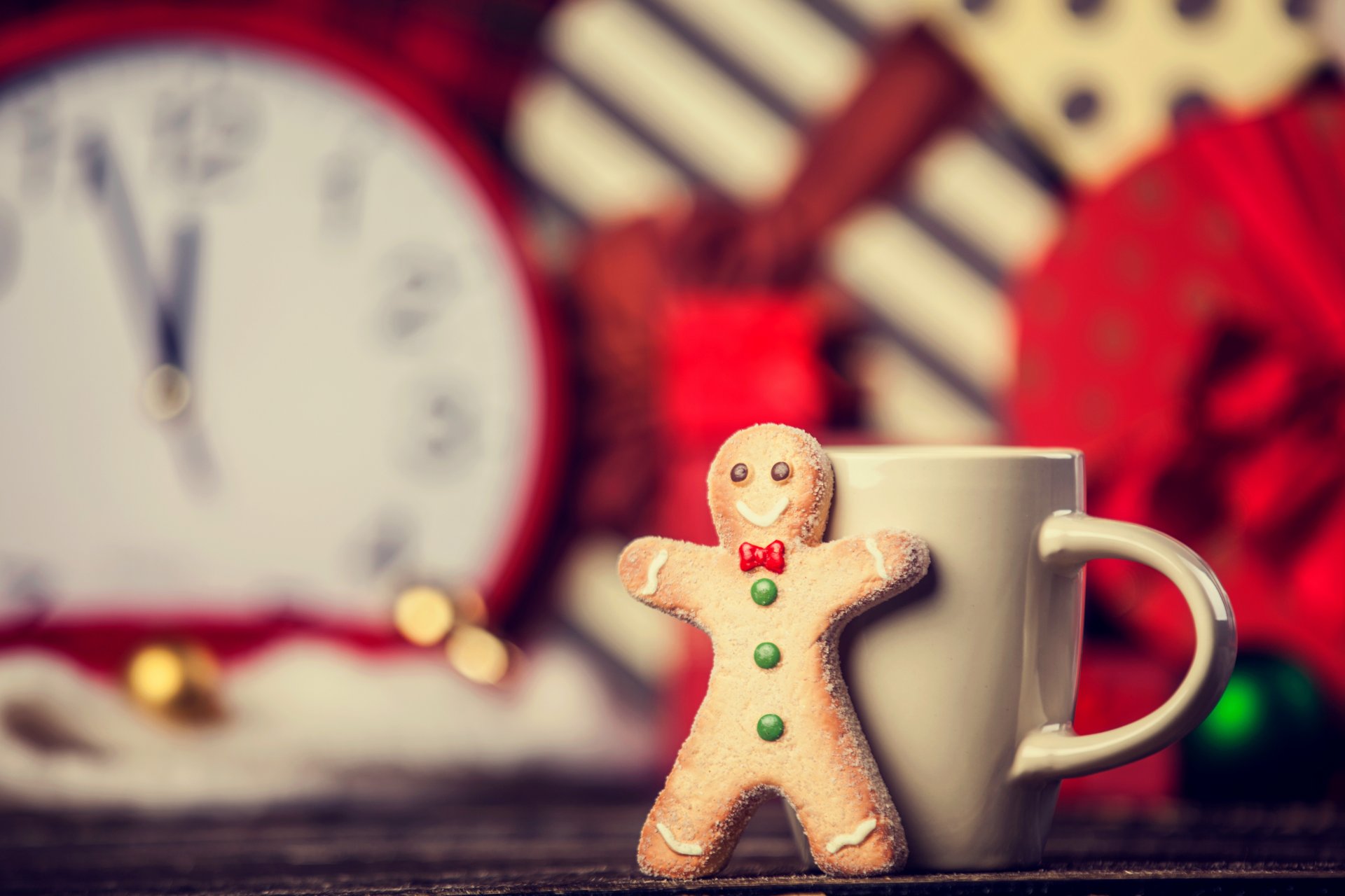 feiertage uhr tasse weihnachten neujahr kekse neujahr backen essen lebensmittel