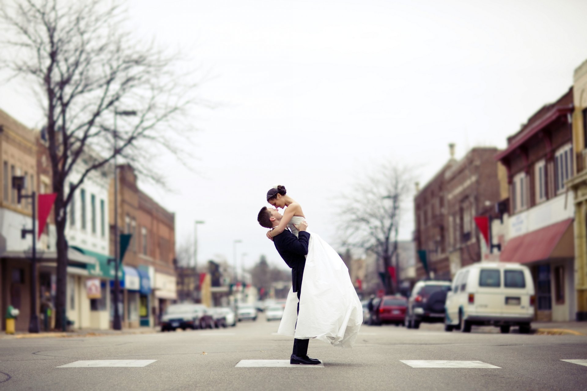 novio novia vestido traje calle camino ciudad amantes