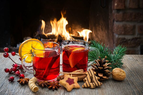 Vin chaud épicé avec biscuits au gingembre