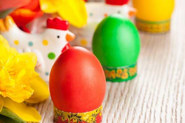 Huevos de Pascua pintados para vacaciones