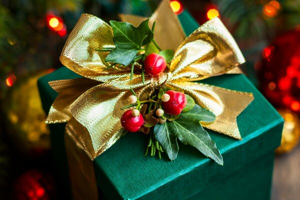 Cadeau de Noël dans l emballage vert