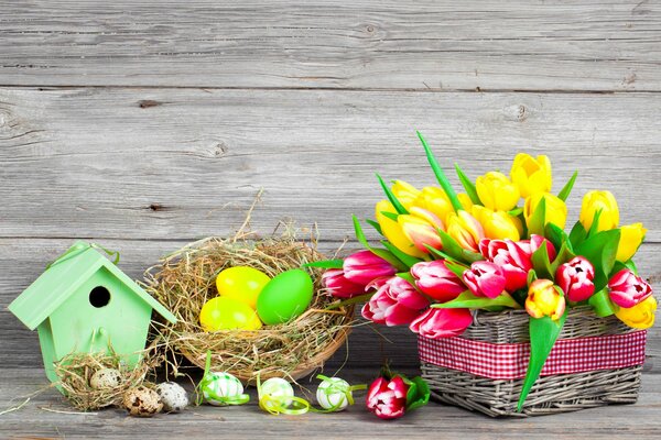 Oeufs de Pâques en fleurs