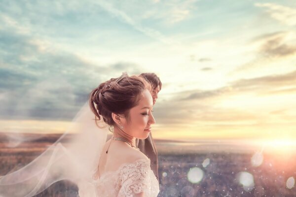 Sposa con foto sullo sfondo dell alba