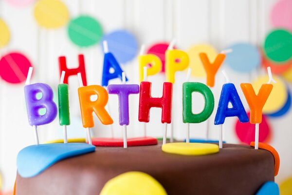 Torta di candele di buon compleanno