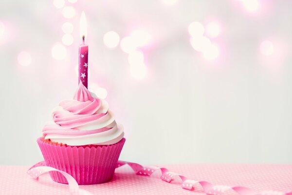 Cupcake avec crème et bougie