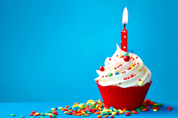 Cupcake con vela de cumpleaños