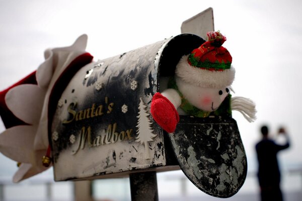 Juguetes de Navidad en el buzón