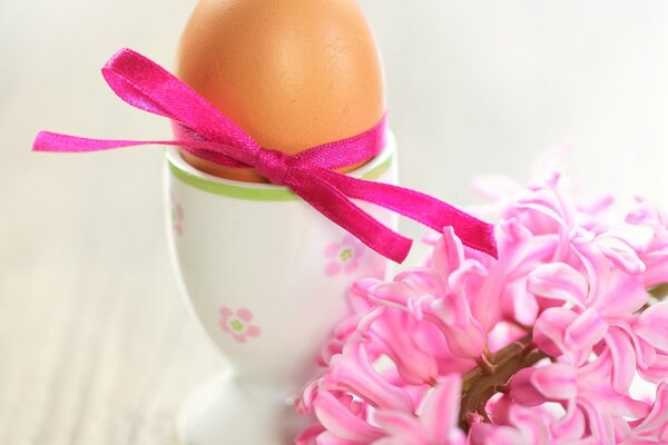 Easter egg with a bow