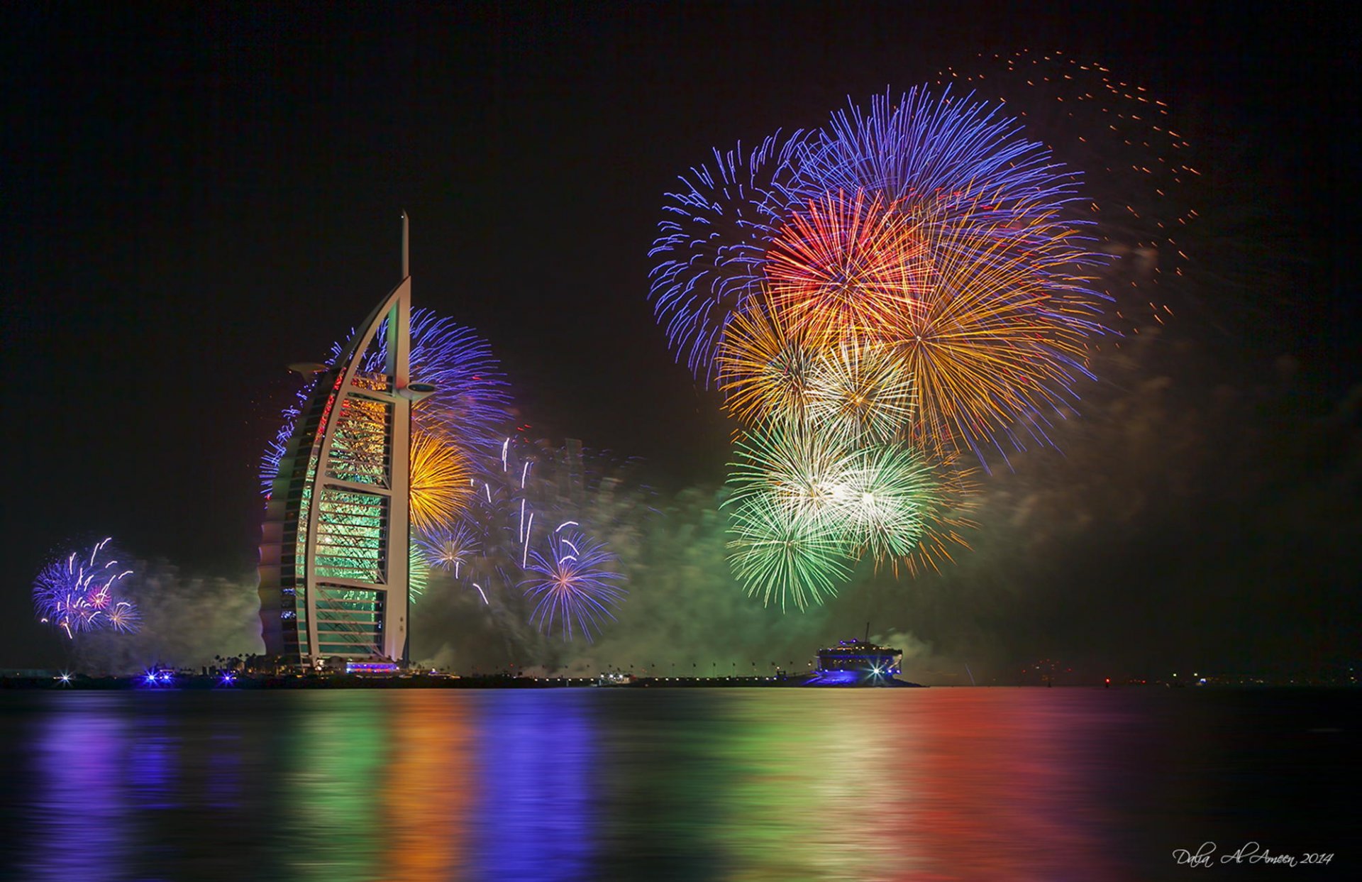 burj al arab burj al arab dubai emiratos árabes unidos hotel noche luces fuegos artificiales año nuevo