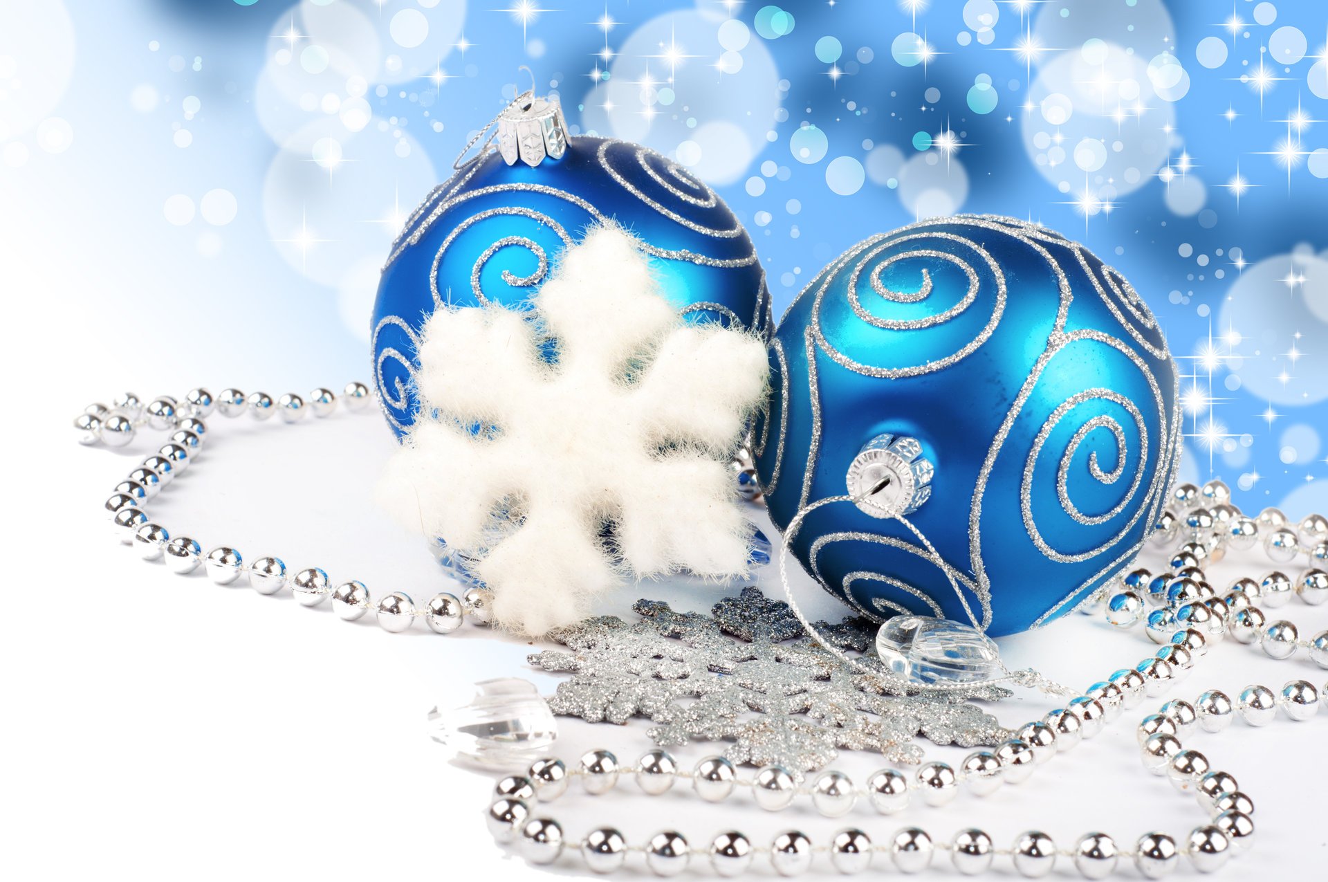 joyeux noël nouvel an boules bleues décoration bokeh lanternes collier bijoux diamants flocon de neige lumière diamants