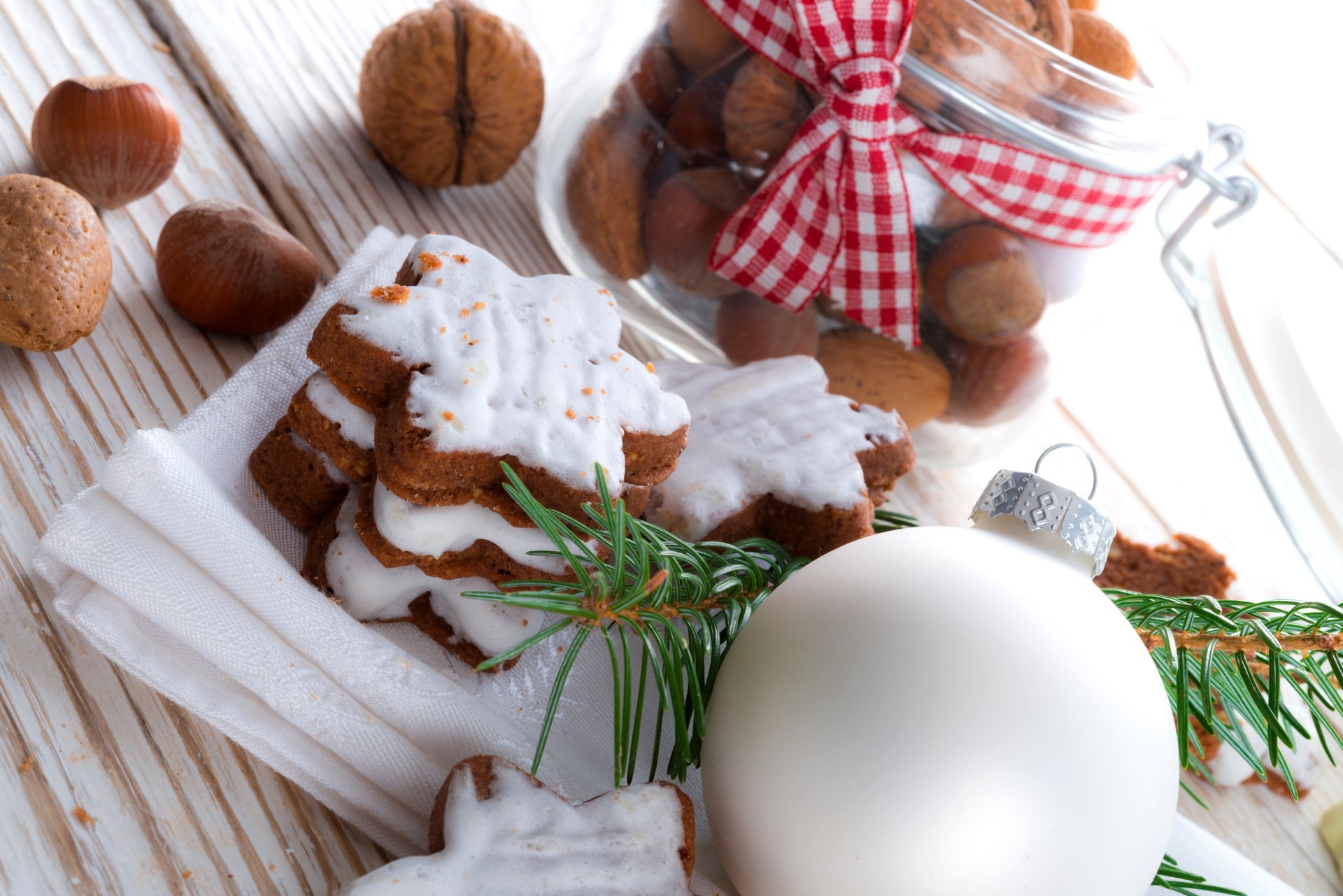 essen dessert kekse weihnachten backen sterne kugel weiß nüsse wald feiertage winter