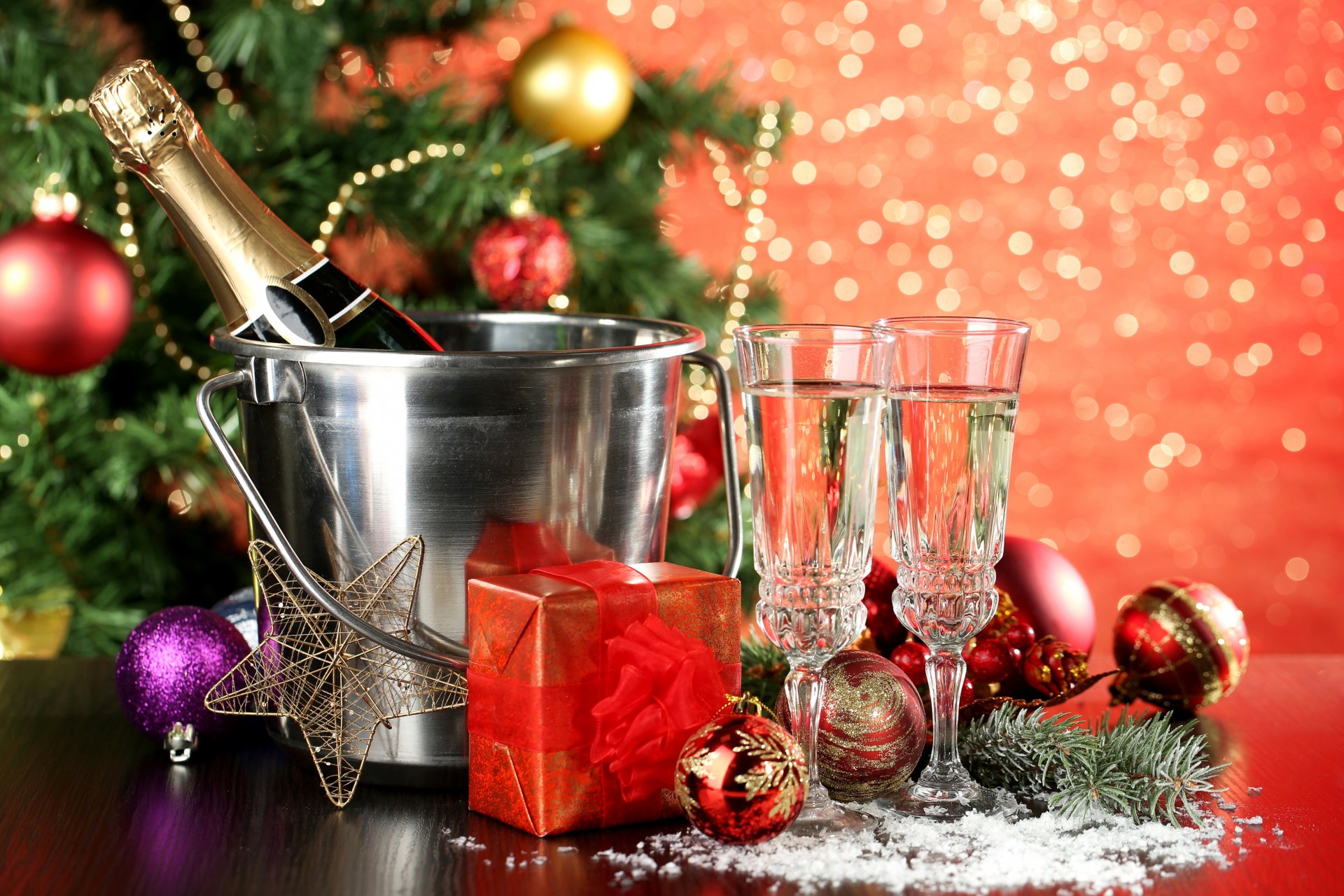 champagne verres à vin cadeaux boules jouets arbre de noël vacances nouvel an noël hiver