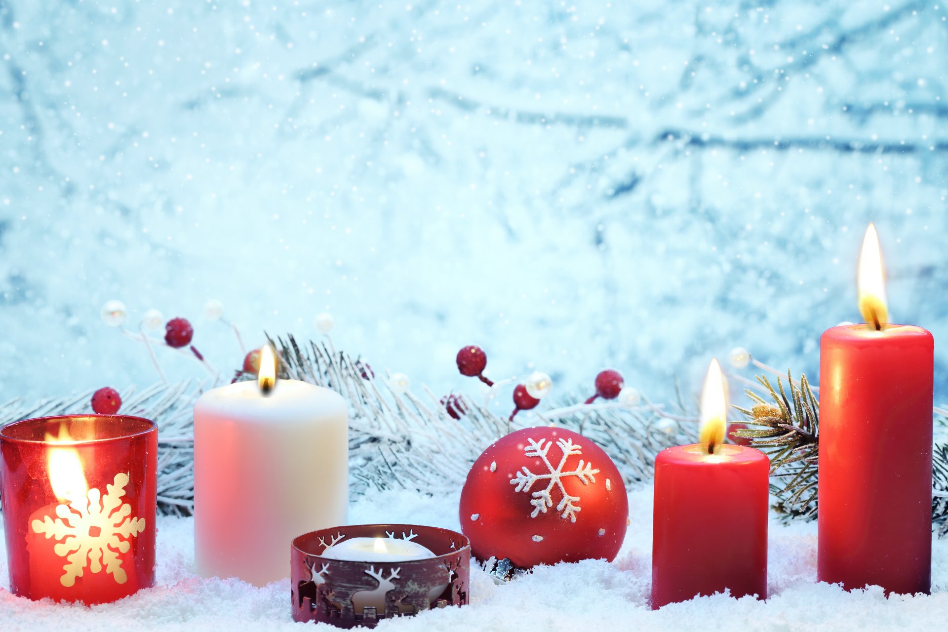 joyeux noël nouvel an bougies cerise boules décoration bokeh lanternes neige rouge boules lumières