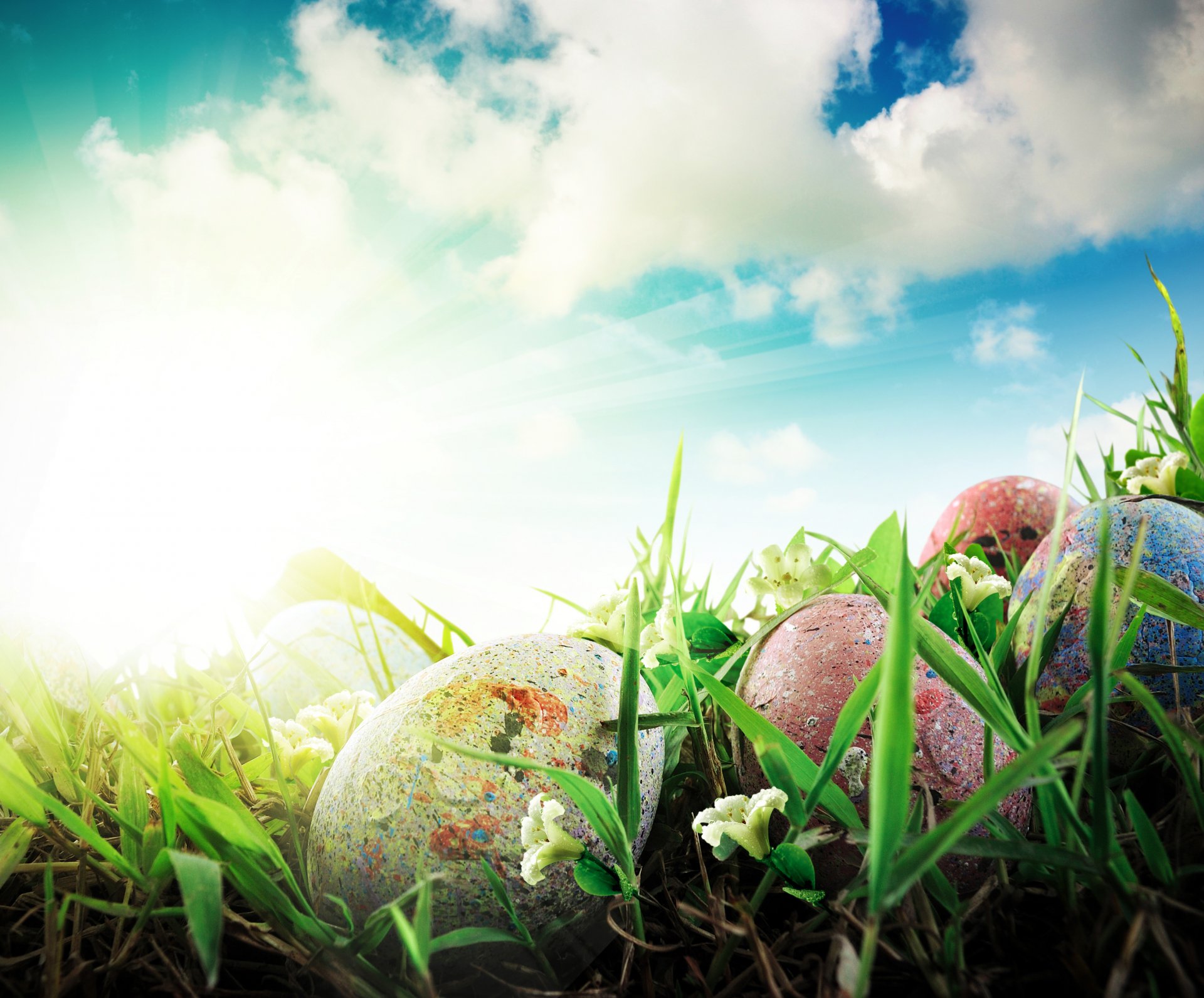 feiertag ostern frühling natur gras blumen eier himmel wolken strahlen