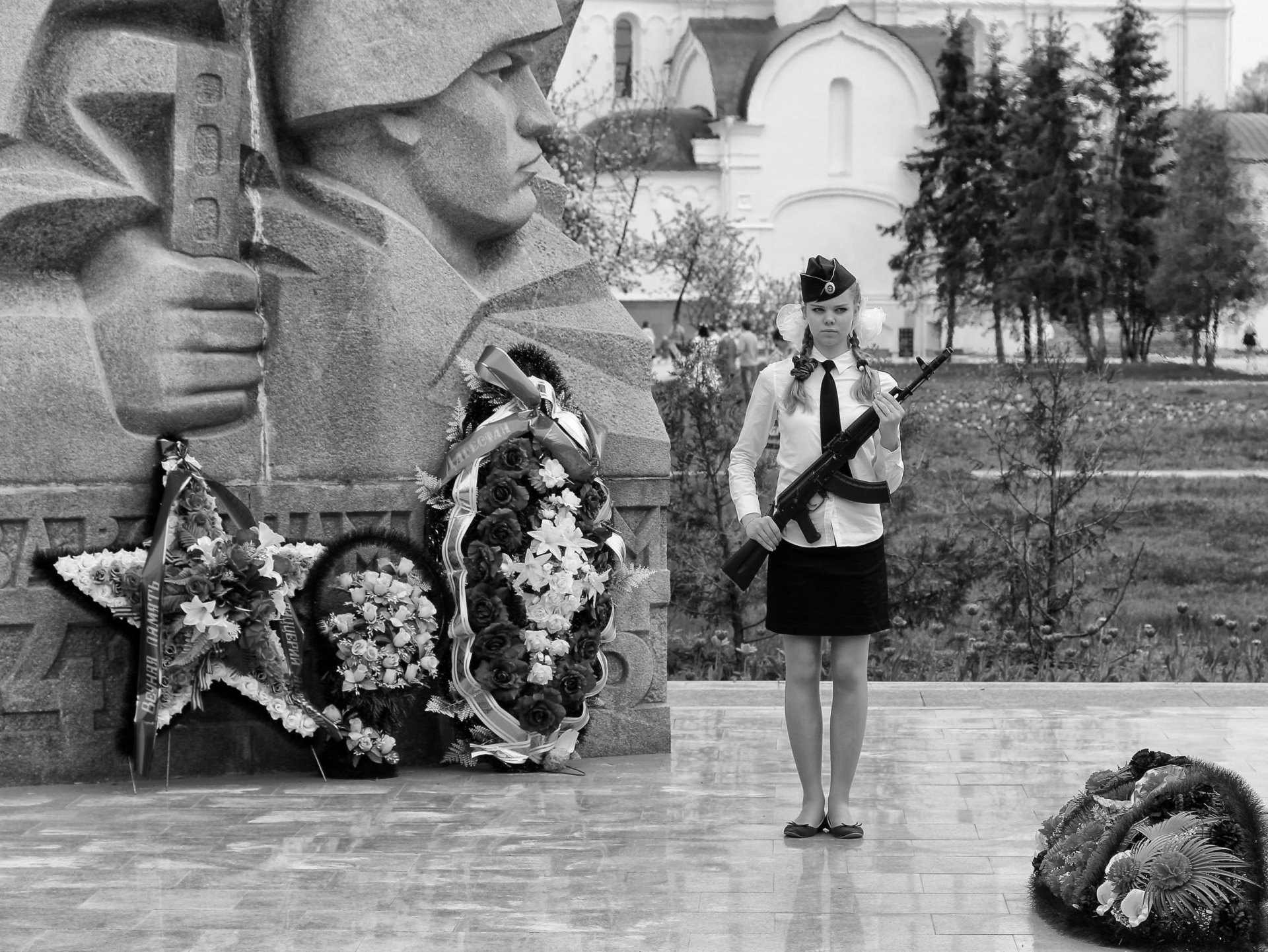 iaroslavl monument garde d honneur jour de la victoire