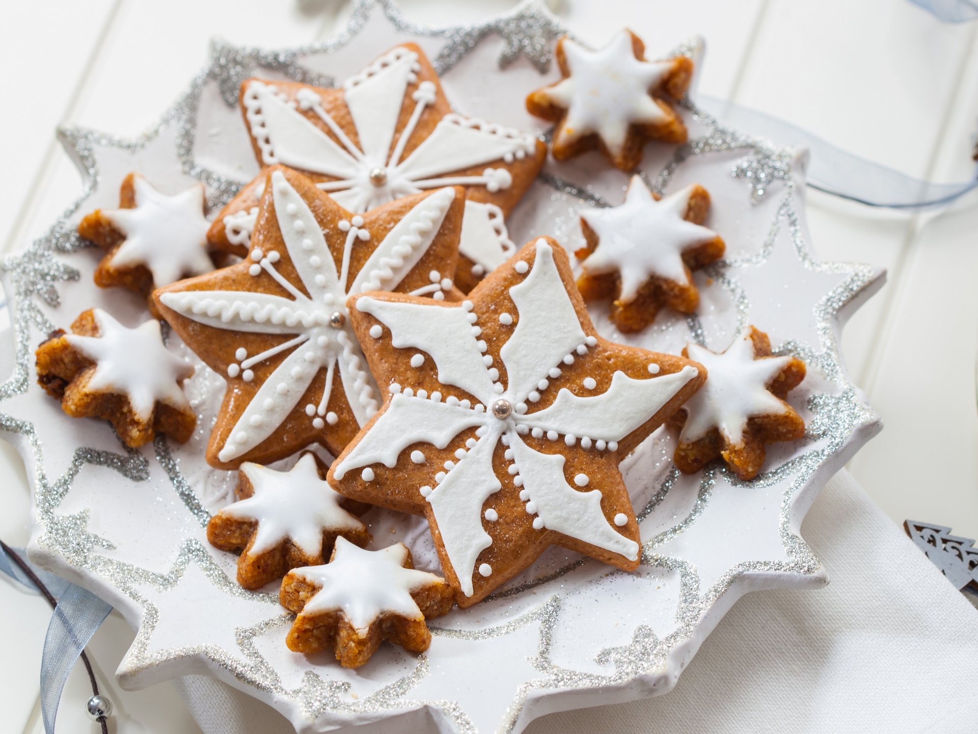 galletas año nuevo estrellas glaseado plato vacaciones invierno año nuevo navidad