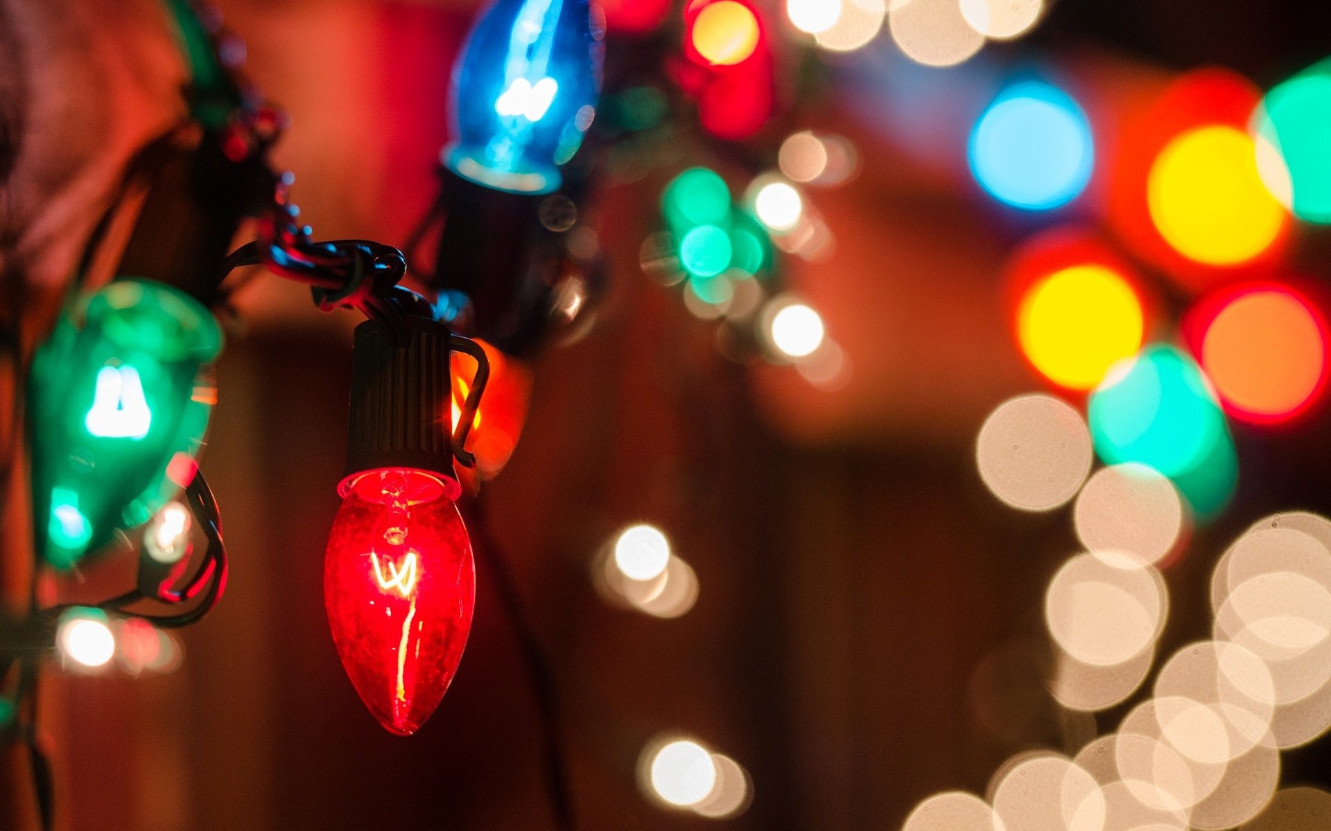 holiday close up lights garland bokeh blur background wallpaper widescreen full screen hd wallpaper