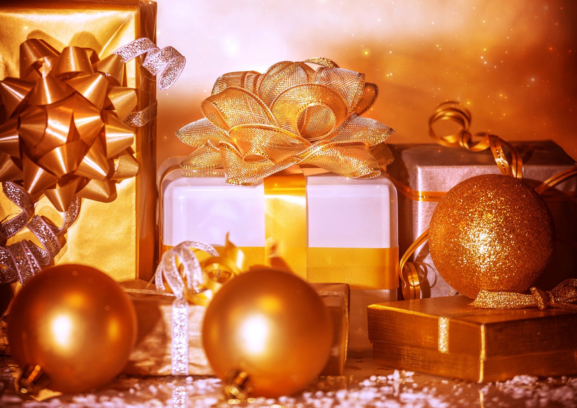 regalos cajas arcos oro juguetes árbol de navidad bolas cintas invierno vacaciones año nuevo navidad