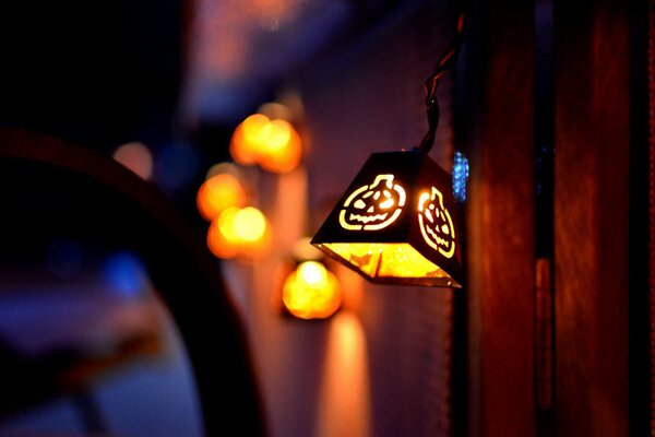 Garland of lanterns with a pumpkin pattern