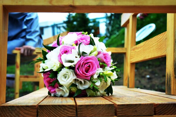 Bouquet de mariage sur la table