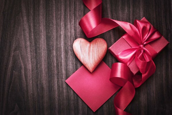 Boîte cadeau rose pour la Saint-Valentin