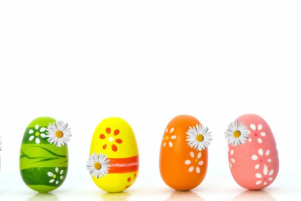 Easter eggs decorated with daisies