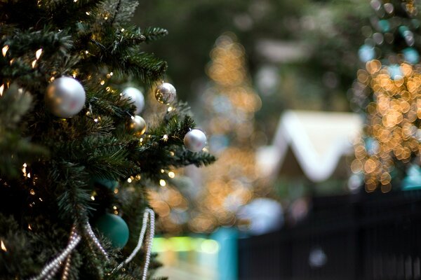 Winterlandschaft mit Weihnachtsbaum