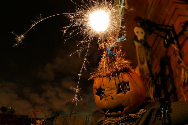 Calabaza con sombrero de paja para Halloween