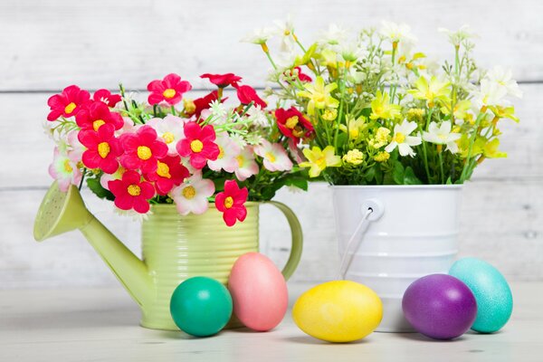 Composition de fleurs et d œufs pour Pâques