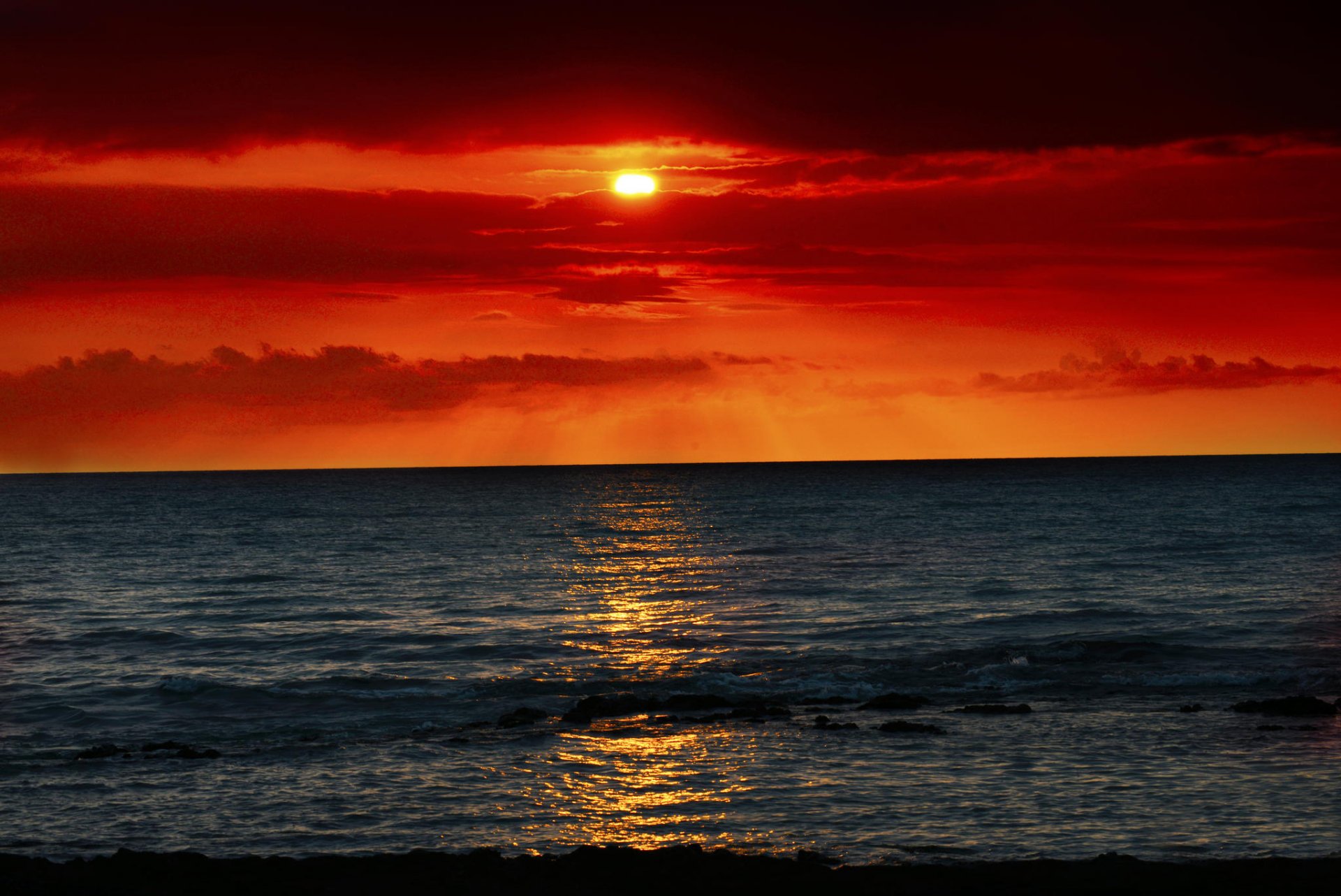 mer vagues coucher de soleil