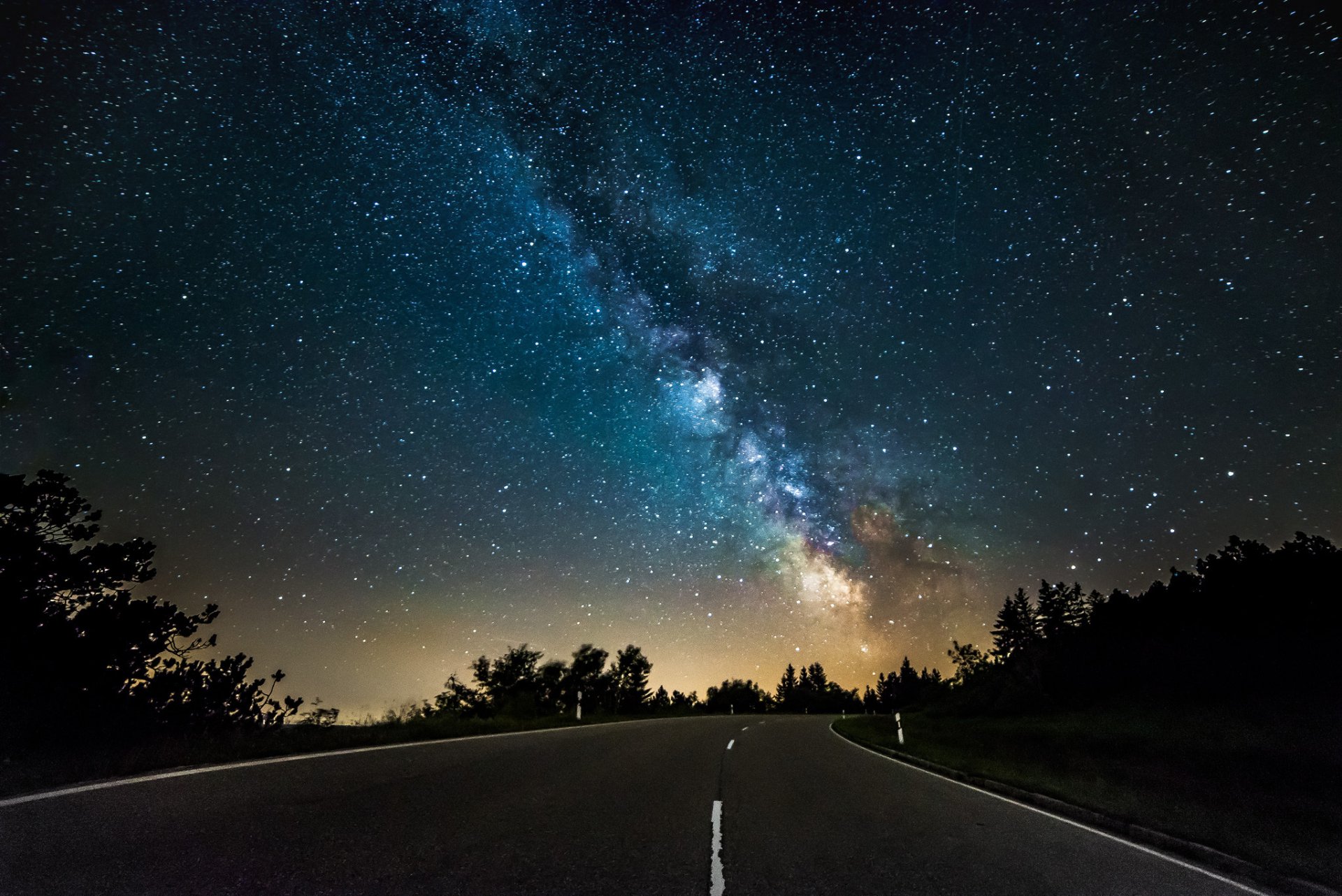 via lattea strada spazio stelle alberi silhouette luce mistero