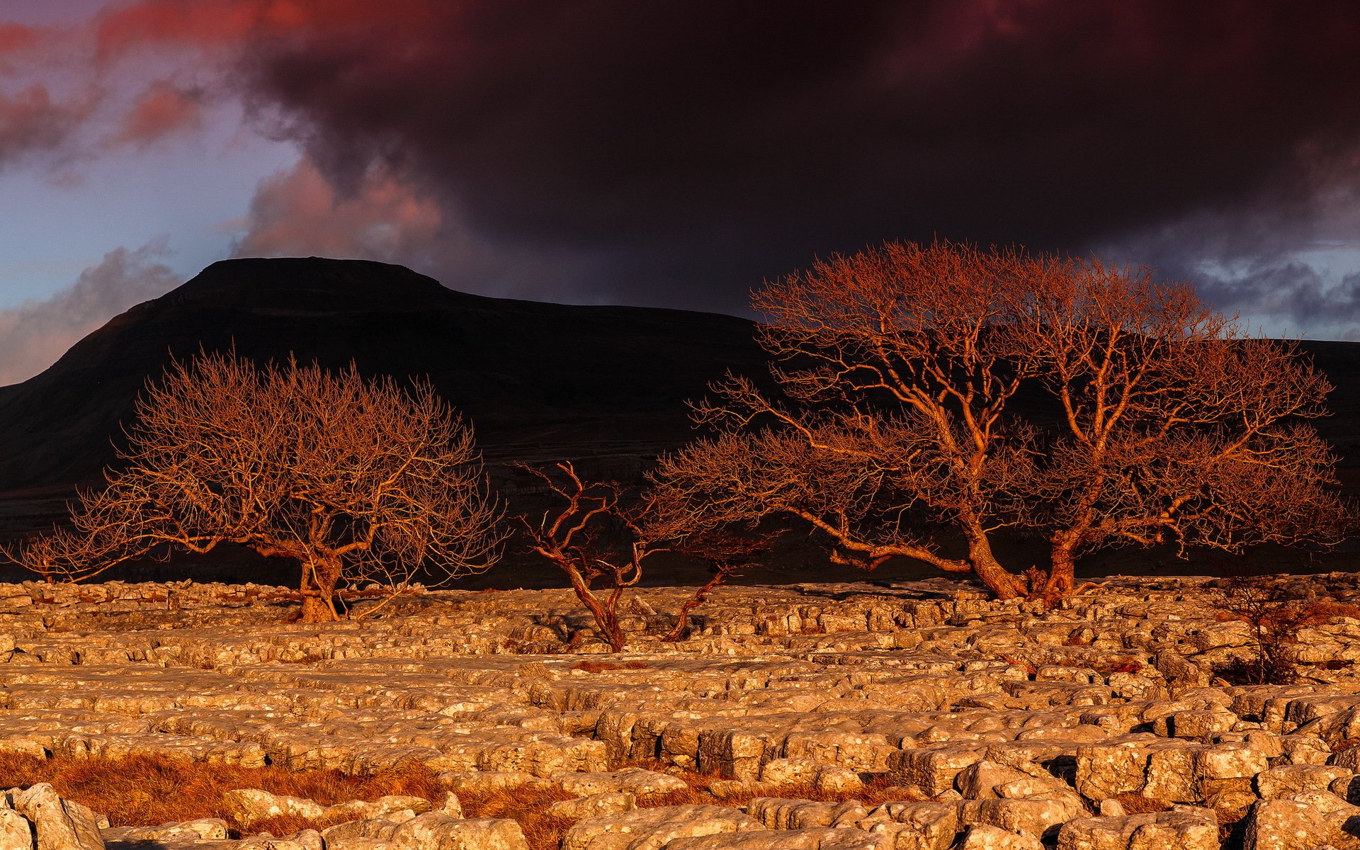 twistleton scar ingleborough yorkshire zachód słońca