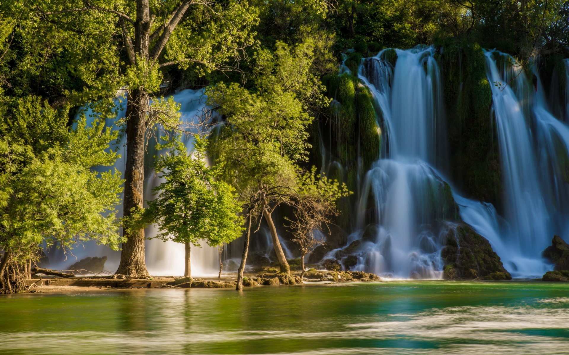 cascate di kravice fiume trebižat bosnia ed erzegovina cascata fiume alberi