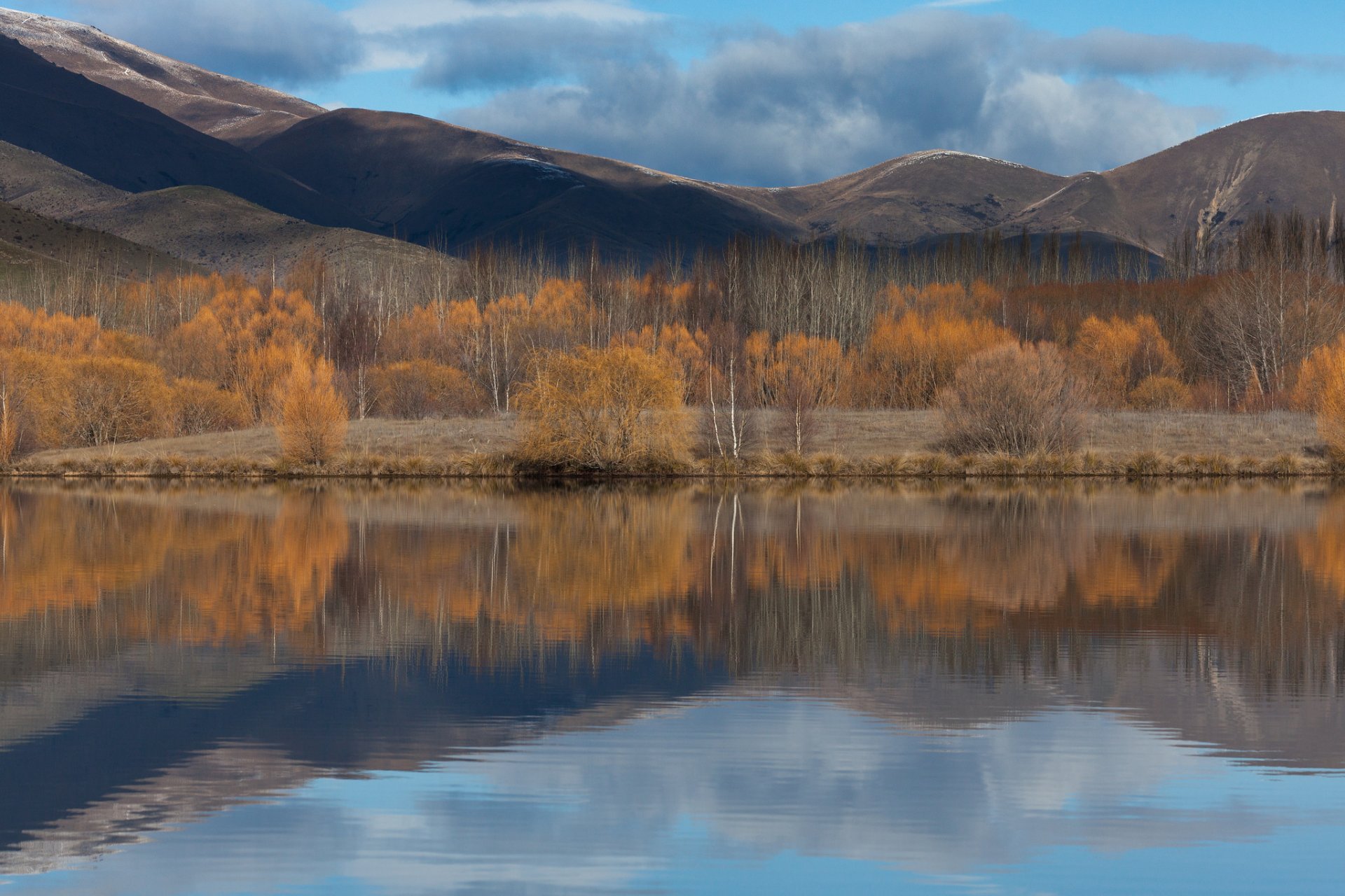 cielo nuvole montagne lago alberi autunno