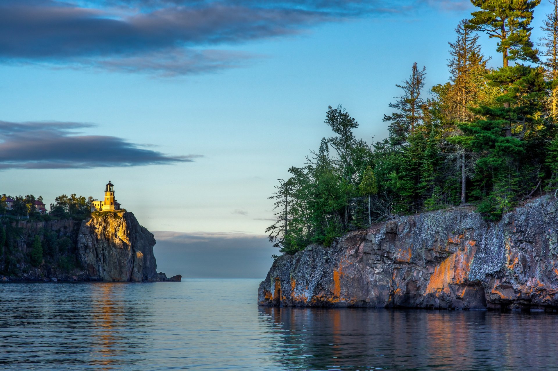 lake superior great lakes minnesota split rock lighthouse lake superior great lakes jezioro skały latarnia morska drzewa