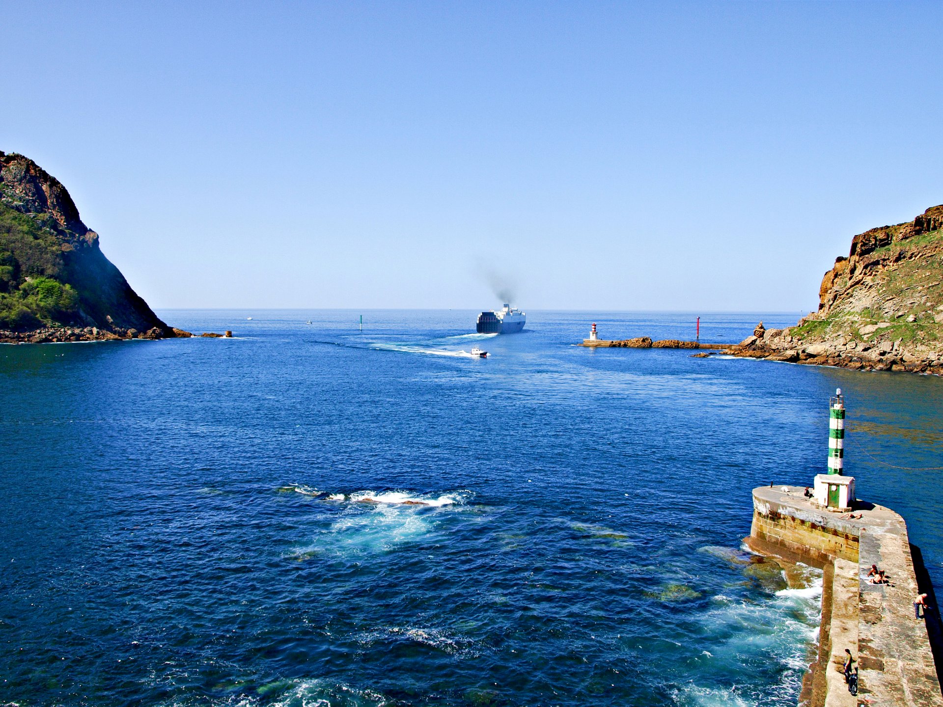 mar bahía olas costa muelle faro crucero barcos horizonte cielo