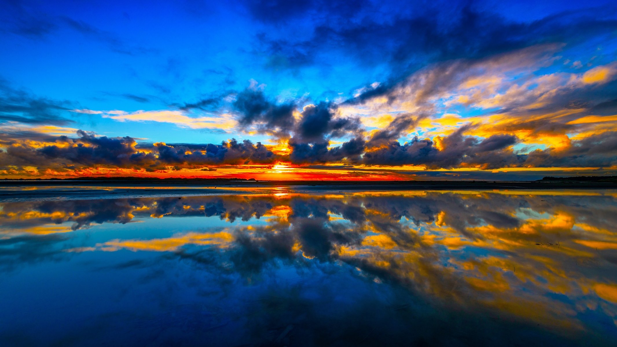 kuku beach cook strait manakau new zealand manakau sea sunset clouds reflection