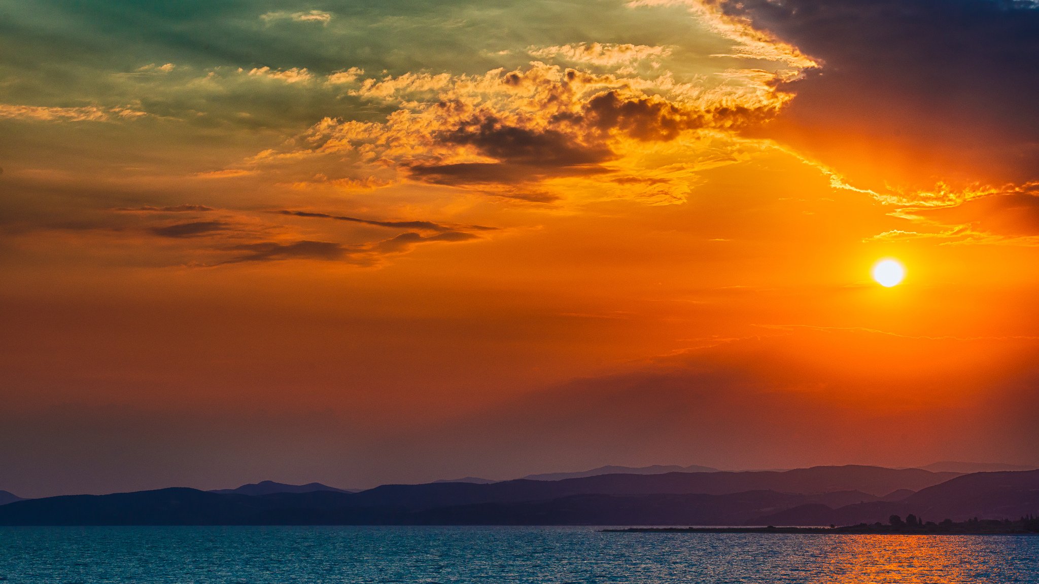 ozean wasser himmel wolken horizont sonnenuntergang sonne berge bäume insel