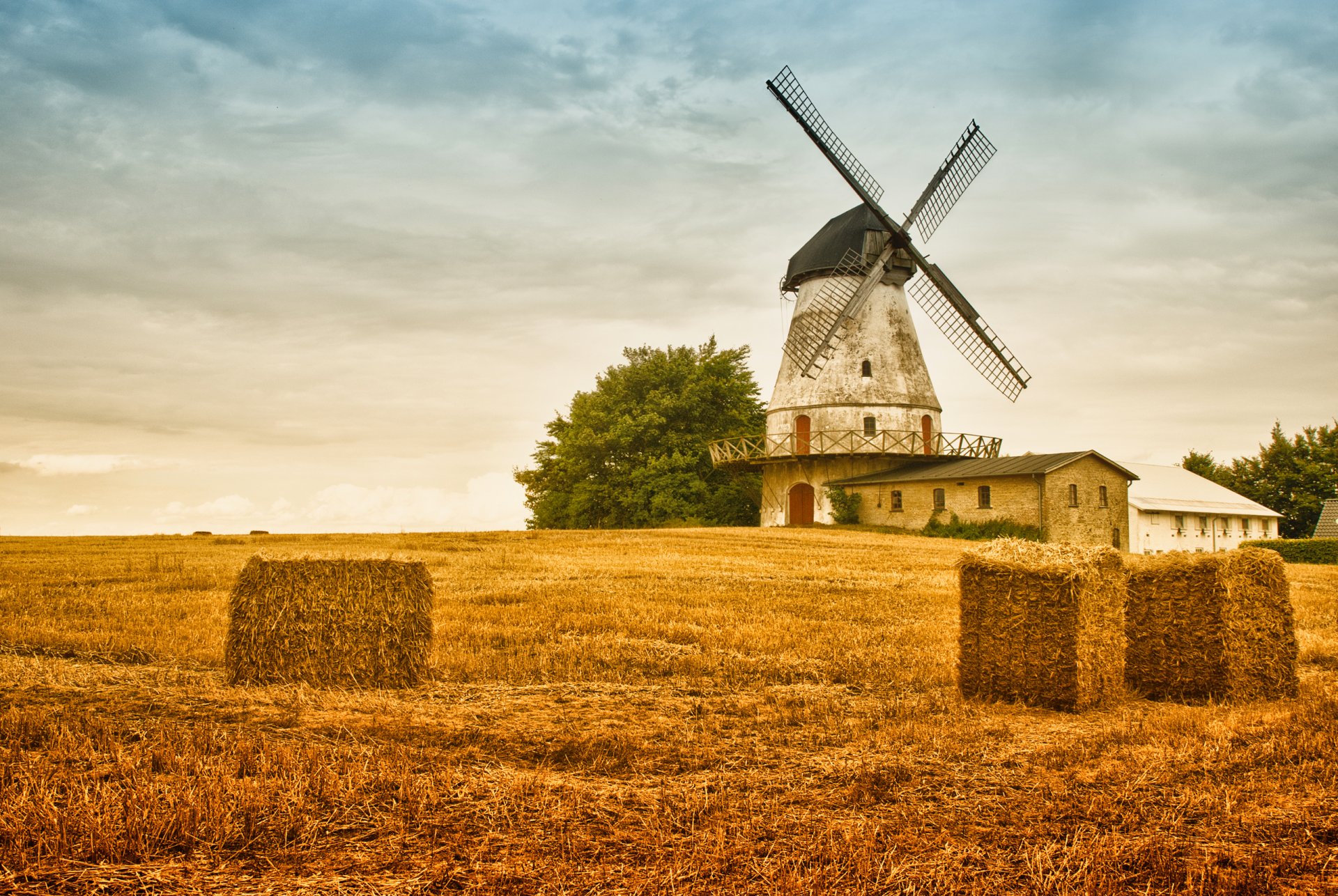 himmel feld heu mühle herbst