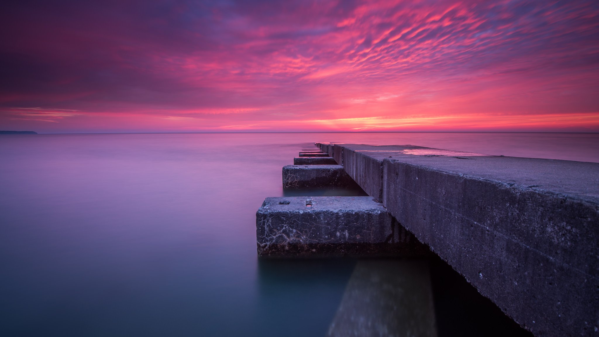 ciel nuages coucher de soleil lueur mer dalle jetée quai