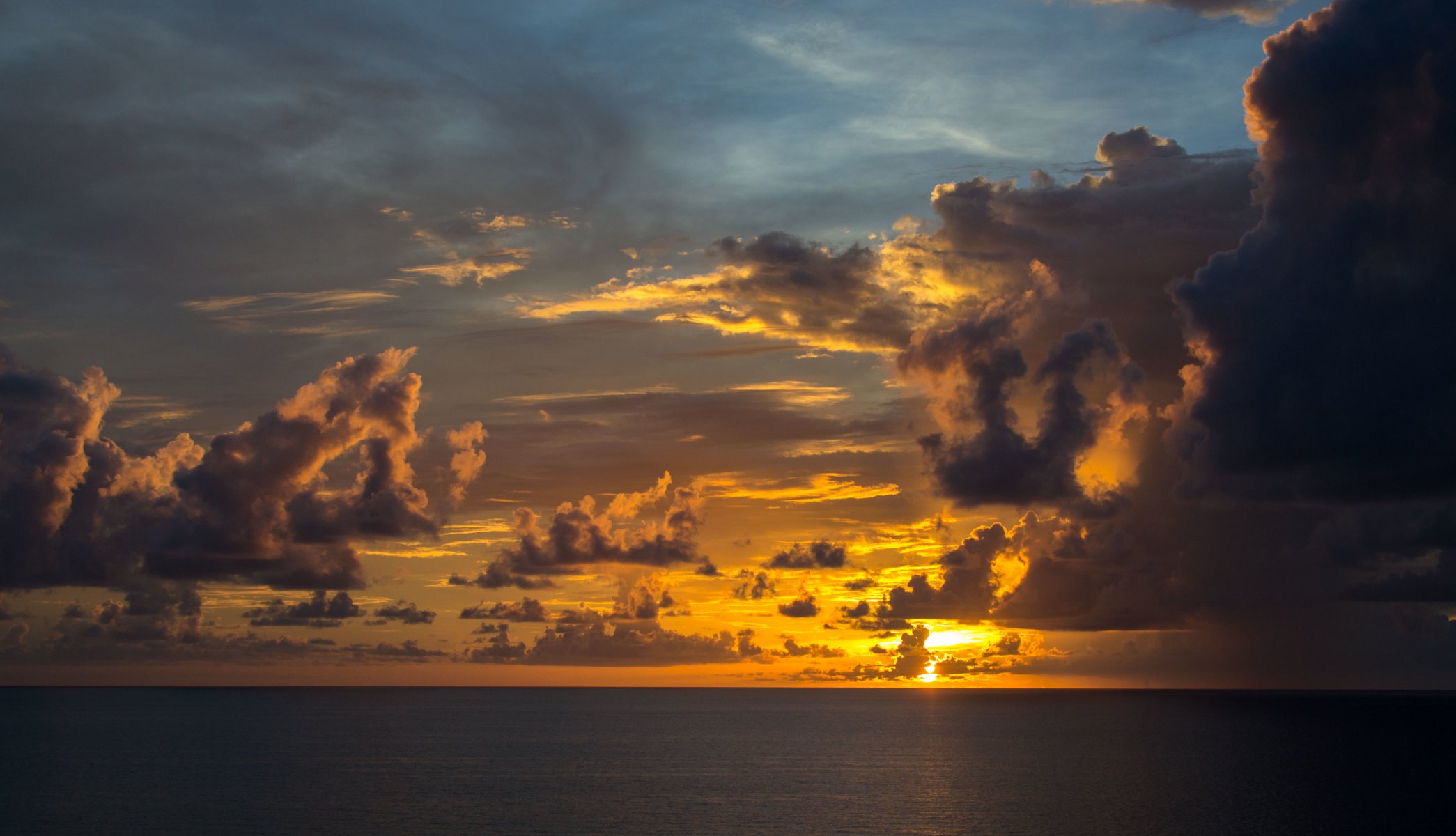 sonnenuntergang meer horizont wolken reflexion