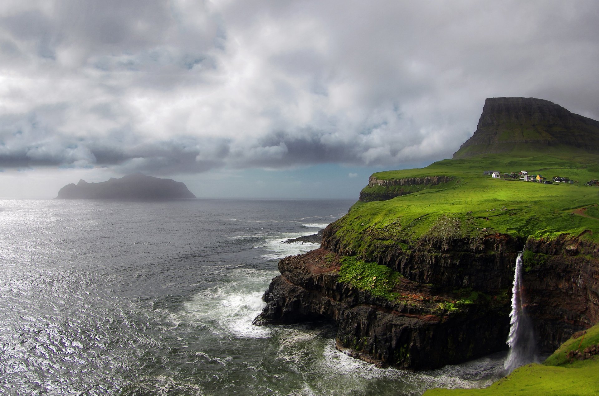 isole faroe isola cascata oceano atlantico montagna rocce